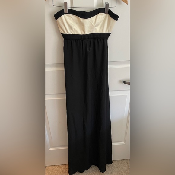 ๐ Express dress, black & white, size two (2) - Picture 2 of 7